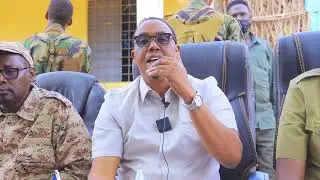 Saraakiisha Ciidamada, maamulka degmada Beledxaawo iyo bulshada deegaanka oo kulan.