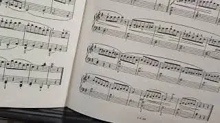 Balance of broken chord accompaniment Graded Gr 1 Grade 1A
