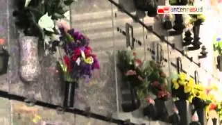 TG 21.11.14 C'&egrave; crisi? Ecco le casse da morto, low cost, made in China