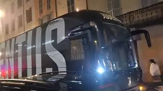 Il pullman della Juventus arriva a Piacenza: la prima volta di Spalletti in bianconero