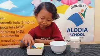DICAPIT ! Aktifitas kali ini ialah mencapit pom pom pasti seru ya ,yuk kita lihat !