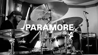 Dois negros e meio - Misery Business #jamzone #paramore #live 