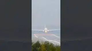 GIANT Emirates A380 tricky landing in extreme stormy conditions!