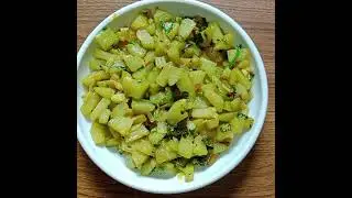 ঘরে অল্প একটু লাউ ছিল সেটাই আজকে ভাজি করলাম।
