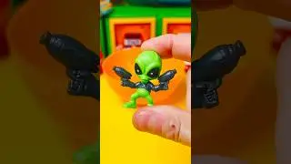 &iexcl;A ROMPER EL HUEVO! 💥🥚 &iquest;Qu&eacute; hay dentro de 1 bola? #Smashers #ZuruSmashers #DinosVsAliens #shorts