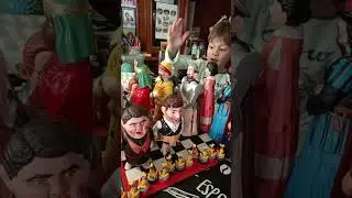 Cabezudos y gigantes de juguete,la alegría de Álvaro.A sus 4 años es fan, muy fan de estos juguetes.
