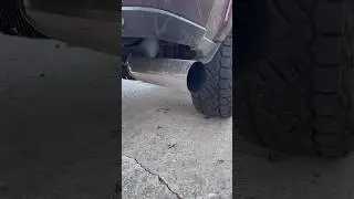 Удалён RAM 2500 2021 года с впуском Banks Monster RAM и 5-дюймовым выхлопом