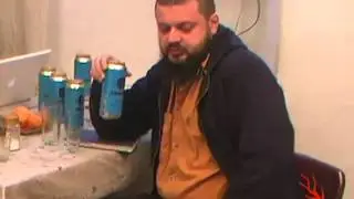 Пахом на киче пиздит уголовников