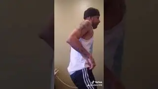 EsA caderra como lo mueve🤣🤣🤣