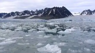 ZODIAC CRUISE AT MONACO GLACIER IN THE HIGH ARCTIC 2