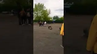 [PRANK] Chute incroyable dans la cours (WoW)