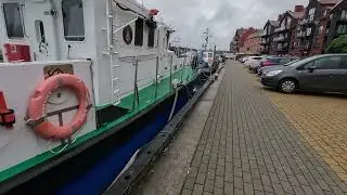 Ustka w deszczu: latarnia, port i figury woskowe | Wycieczka do Row&oacute;w &ndash; Część 4