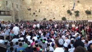 SHIFCHI KAMAYIM LIBEICH (Pour Out Thy Heart) -Tisha(9) B'Av 2015 @ The Kotel (Western Wall) pt1/3
