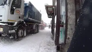 How you clear a road of snow in Italy