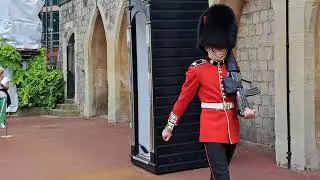 Windsor Castle staff have had enough of these tourist move back #windsorcastle