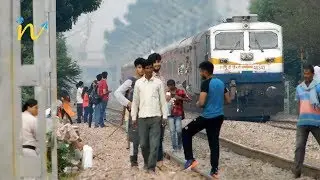 Ashram Express 12915 skipping palam with stunning speed