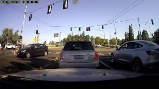 Stuck in Seattle traffic due to signal issue (Timelapse)
