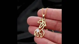 Giraffe Necklace Gold 2