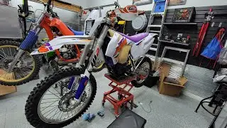 KTM 200 XCW Project -- Build Up -- Custom Valved Suspension by ShockZone