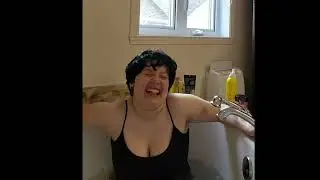Caro et Popa dans le bain
