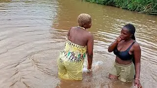 VILLAGE GIRLS SWIMMING IN THE RIVER 😱❗❓ #villagelife #viral #bathing //having fun❤