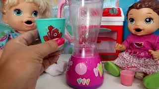 MINHA BONECA ADORA COMER MOUSSE E BEBER MAMADEIRA BABY ALIVE AMANDINHA