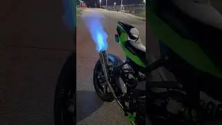 Ninja ZX4RR with full exhaust and tune shoots massive flames🔥