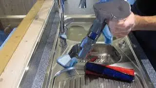 Dyson V11, V10, V8 oder V7, Reinigung , Sauger, Hartbodenbürste