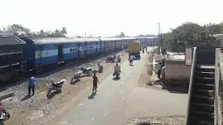 16589 Rani Chennamma Express awesome curve in Kudachi