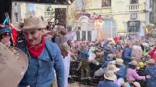 Carnaval de Granville : hystérie collective à la bataille de confettis