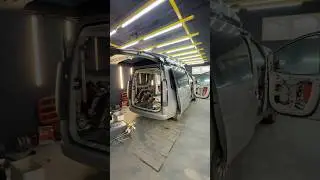 Правильная шумо-вибро изоляция АВТОБУСА! Замена штатки в Hyundai Staria 2025 года! Всех ждём в Р2в!