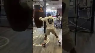 [HEAVY HITTERS] Former IBF super featherweight world champion Jonathan Romero H6-WH boxing gloves