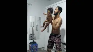 meu genro muito louco tentando fazer o beb&ecirc; dormir kkkkk