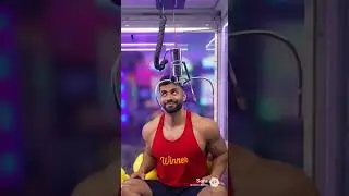 Take me home if you catch me💪 #clawmachine #muscle #man #strong #charming #shorts