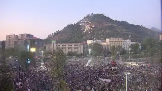 Miles de chilenos salieron a las calles tras el histórico resultado del Plebiscito