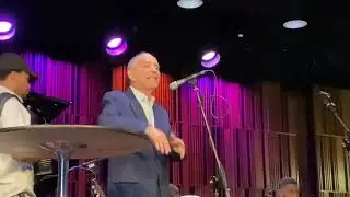 Huchi  Lora explica el merengue t&iacute;pico en New Orleans en el Nola Jazz Museum.