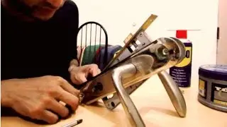 How to free a jammed upvc door lock