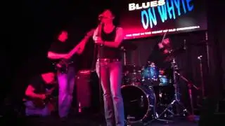 Nicola sings House of the rising sun. Part 1.