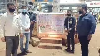 Members of Karnataka Welfare Peace Council  in Hubballi pay tributes to soldiers martyred at Galwan.