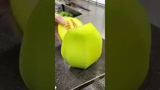 Mesh melon, watermelon, strawberry, orange, cut into four pieces
