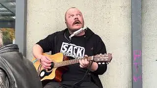 Karhumies - Veera jaksaa taas el&auml;&auml; (Live at VV)