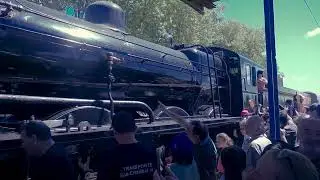 La histórica locomotora Vulcan Foundry 3925 en su paso por Brandsen