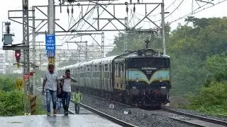 Thundering oldie WCAM-1 Indore-Pune Express rips Akurdi at MPS!