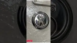 Jammed Lockout #chelsea #chelsealocksmith #locksmith #callnow 020 8798 2489  #fulhamlocksmith