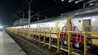 Early Morning Arrival of GUJARAT QUEEN Express at SURAT! Clear Station Announcements.