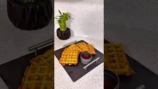 Easy waffles 🧇 #10minrecipe #breakfast #indianbreakfast #waffles #soojirecipes #10minsnacks