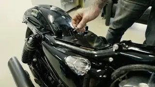 Installation Bobber Seat with Montage Kit on a Harley-Davidson Sportster