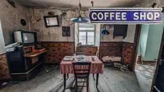 Verlassenes Caf&eacute; mit Antiquit&auml;ten