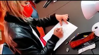 Laura Zuccheri a desenhar Tex, em Anadia