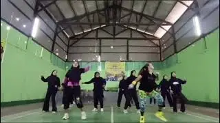 senam  kreasi / joget viral tiktok kupandang pandang cinta dari sebrang / choreo yanti cuii cuii 
